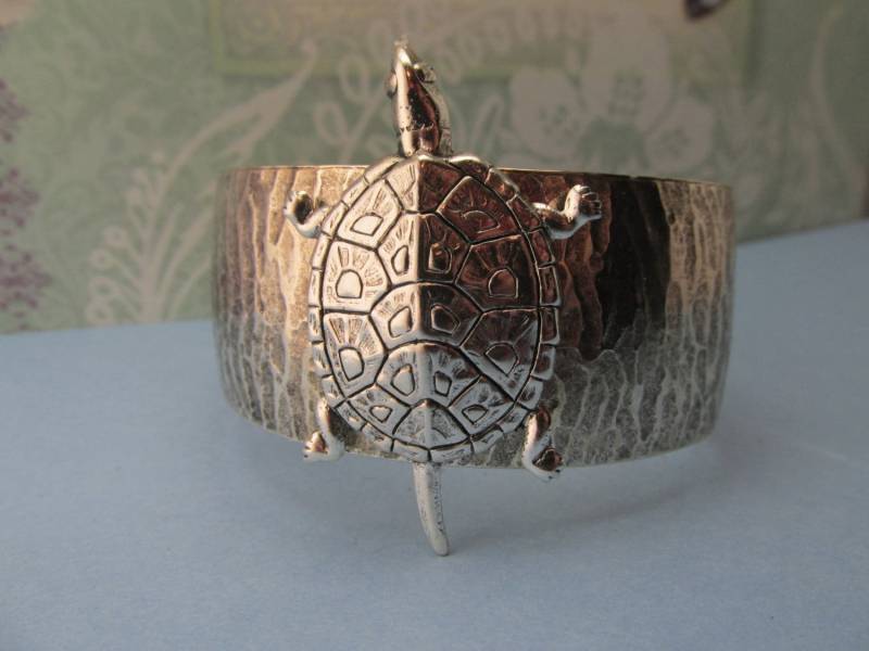 Vintage Style Schildkröten Armreif Versilbertes Messing Vintage Style Schildkröten Armreif Versilbertes Messing von MyElegantThings