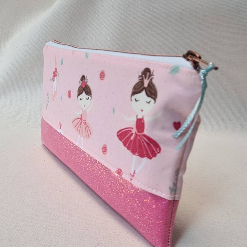 Personalisiertes Stiftetäschchen Mit Tänzerin in Rosa Und Pinkem Kunstleder Glitzereffekt Personalisierbar von MyEllmar