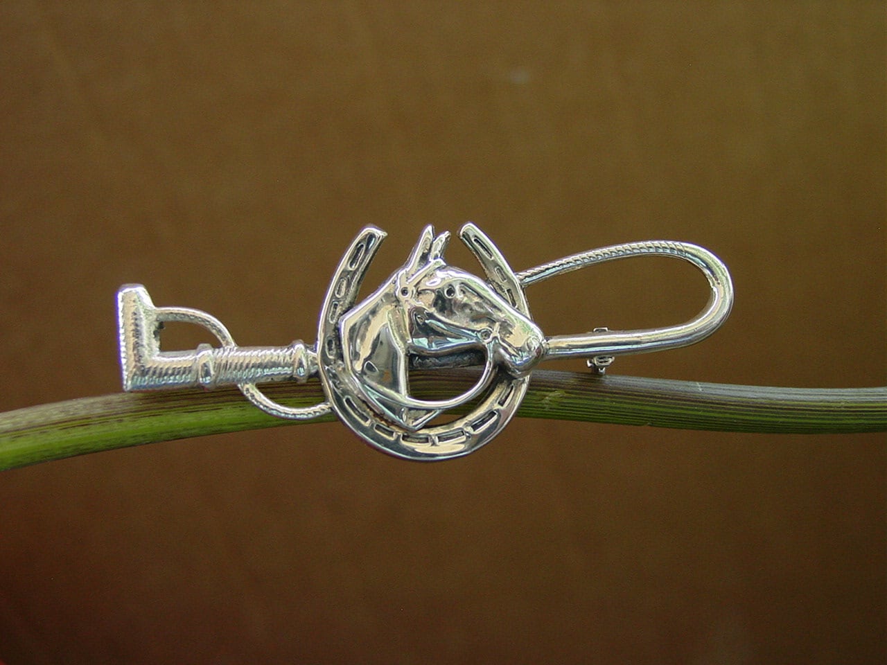 925 Silber Pferdekopf Brosche Reiter Hufeisen Kropf Anstecknadel von MyEquestrianJewelry
