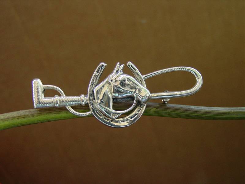 925 Silber Pferdekopf Brosche Reiter Hufeisen Kropf Anstecknadel von MyEquestrianJewelry