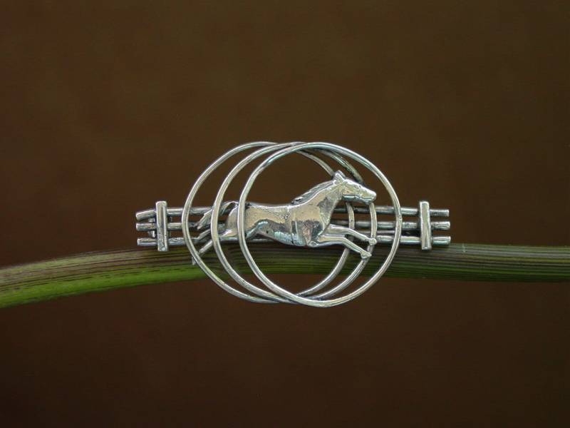 Galoppierendes Pferd Silber Anstecknadel Reiterbrosche von MyEquestrianJewelry