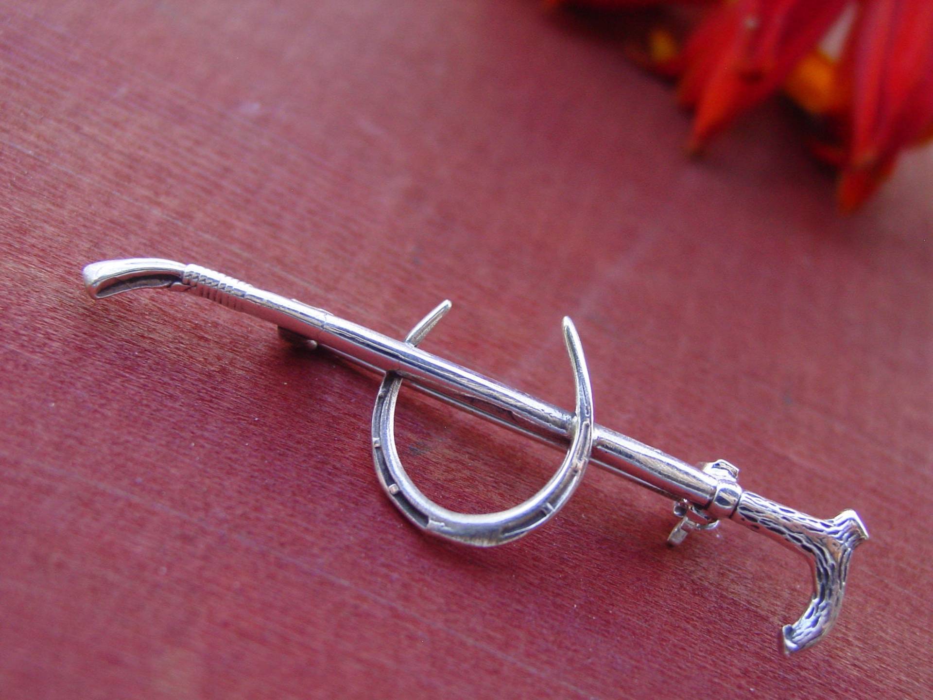 Hufeisen Kropfnadel Aus 925Er Silber Pferdeschmuck von MyEquestrianJewelry