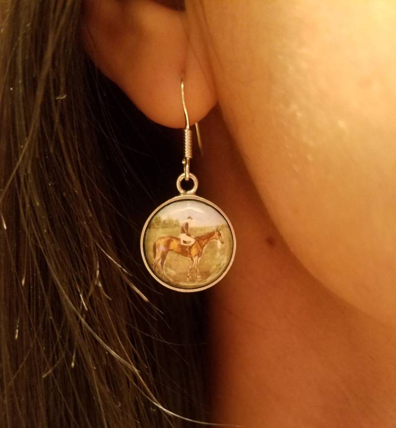 Reiter Ohrringe Man O' War Rennpferd, Sterling Silber Emaille Schmuck von MyEquestrianJewelry