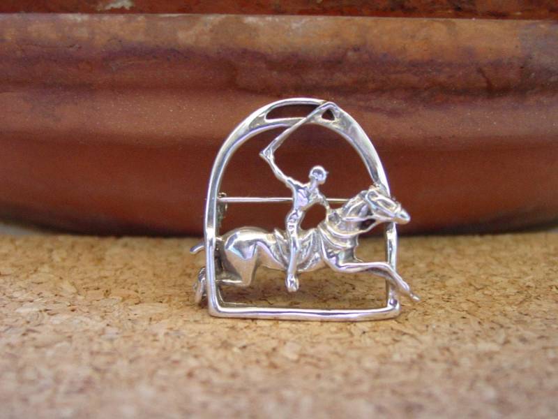 Sterling Silber Polospieler Brosche Steigbügel Pin von MyEquestrianJewelry