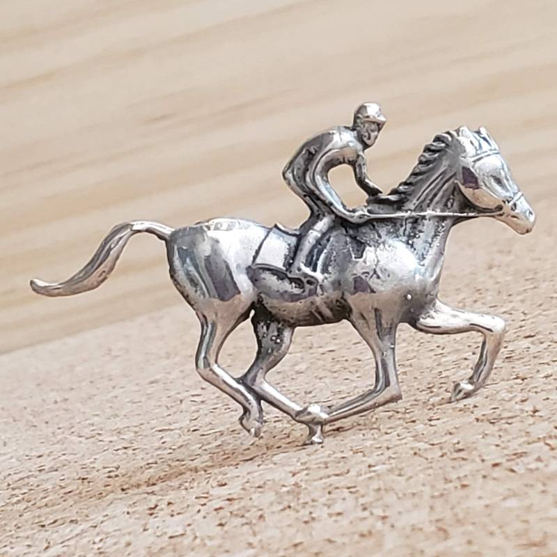 sterling Silber Rennpferd Brosche Jockey Anstecknadel von MyEquestrianJewelry