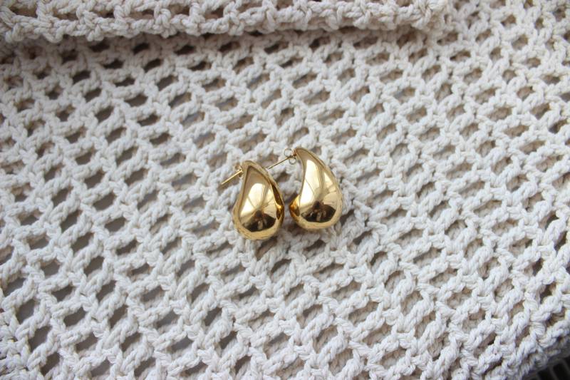 18K Chunky Ohrringe Gold | Tropfen Teardrop Hängeohrringe Ohrstecker Accessoire Creolen Glänzend Elegant Hoops von MyEssentials4u