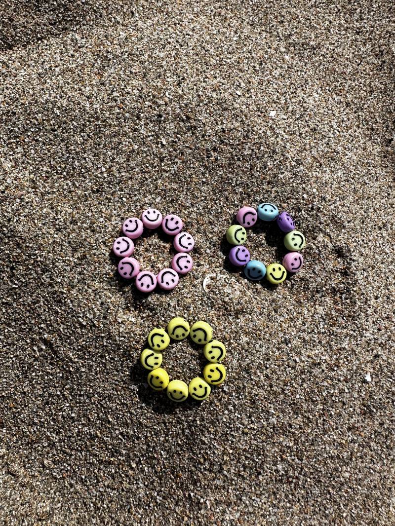 Gute-Laune-Ringe | Glücksbringer Happy Face Bunte Smiley Ringe Geschenk Freundschaftsring Statementring Perlen Jga von MyEssentials4u