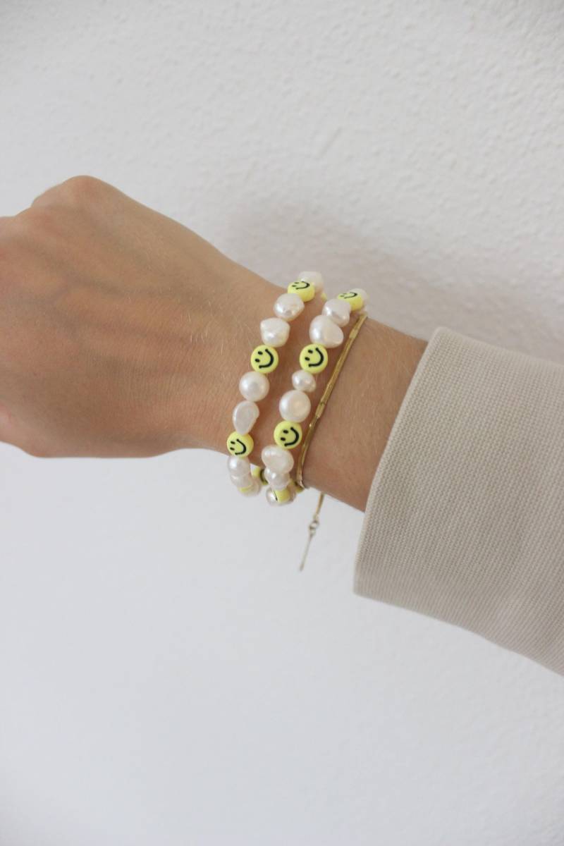 Happy Armband | Smiley Armkette Echte Süßwasserperlen Glücksbringer Gute Laune Chunky Freshwater Pearls Geschenk von MyEssentials4u