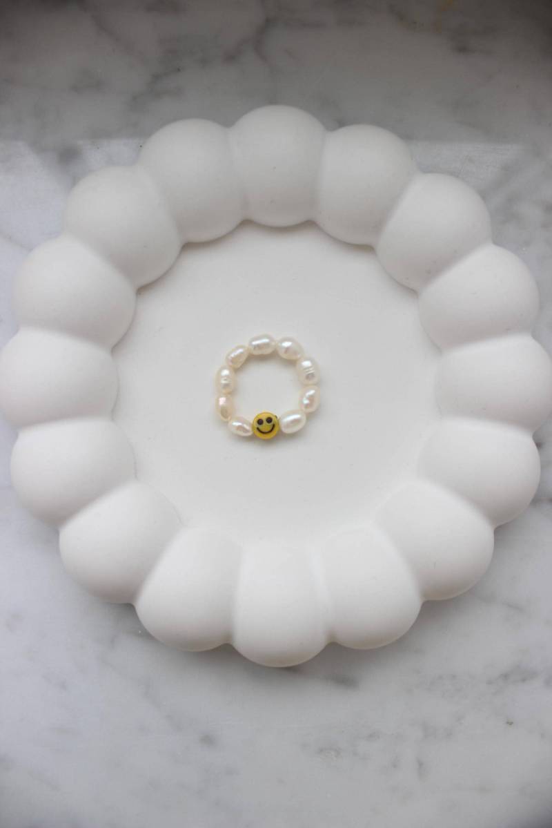 Happy Face Ring | Smiley 100% Süßwasserperlen Freshwater Pearls Stapelring Perlenring Bunter Freundschaftsring von MyEssentials4u