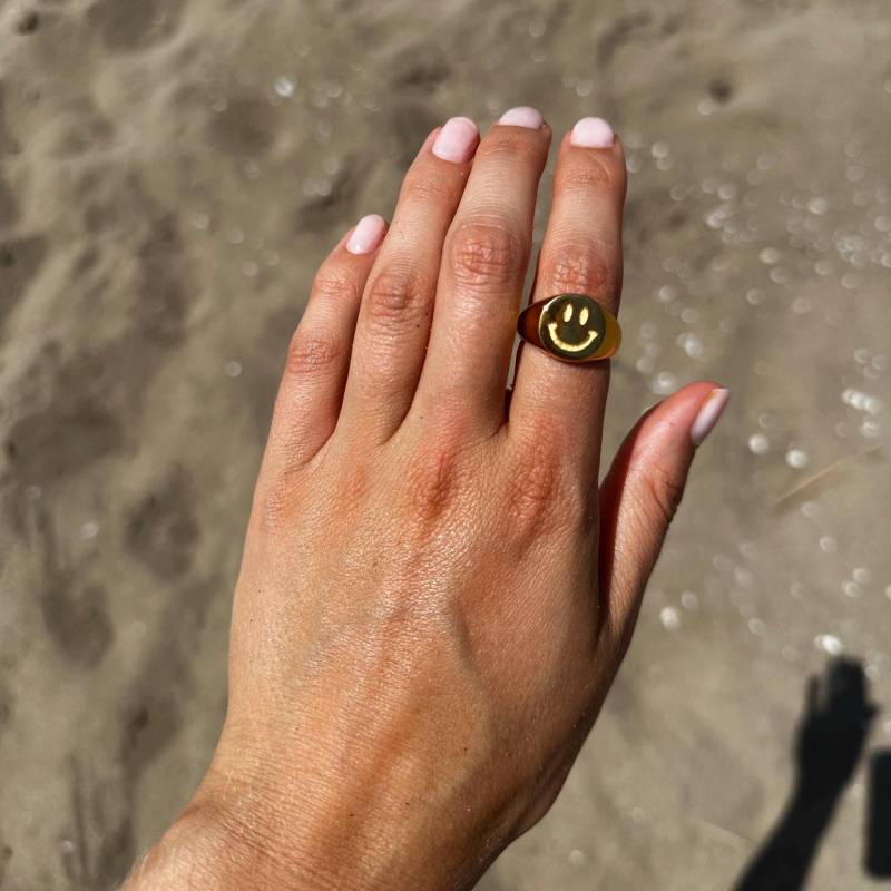 Smiley Ring | 18 Karat Vergoldung Edelstahl Glücksbringer Freundschaftsring Wasserfest Happy Face Geschenk Beste Freundin von MyEssentials4u