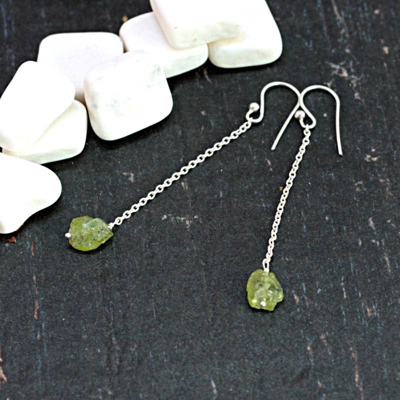 Rohe Peridot Lange Kettenohrringe, Natürlicher Handgemachter Kristallschmuck, August Geburtsstein, Einzigartiges Ungewöhnliches Geschenk Für Sie Rohe Peridot Lange Kettenohrringe, Natürlicher Handgemachter Kristallschmuck, August Geburtsstein, Einzigartiges Ungewöhnliches Geschenk Für Sie von MyEthnicVillage