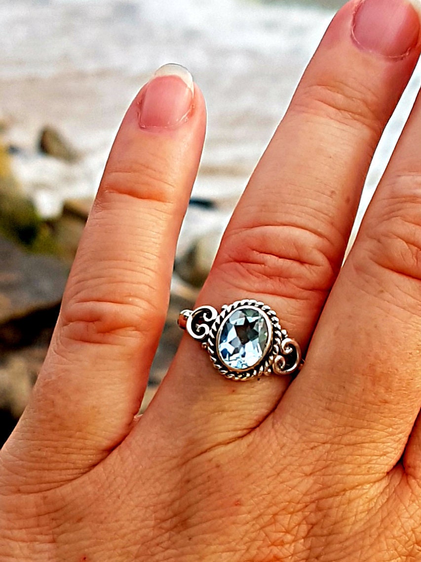 Silberring Mit Blauem Topas-Stein/Ungewöhnlicher Blauer Steinring Eleganter Ring November-Geburtsstein Einzigartiges Geschenk Für Sie Silberring Mit Blauem Topas-Stein/Ungewöhnlicher Blauer Steinring Eleganter Ring November-Geburtsstein Einzigartiges Geschenk Für Sie von MyEthnicVillage