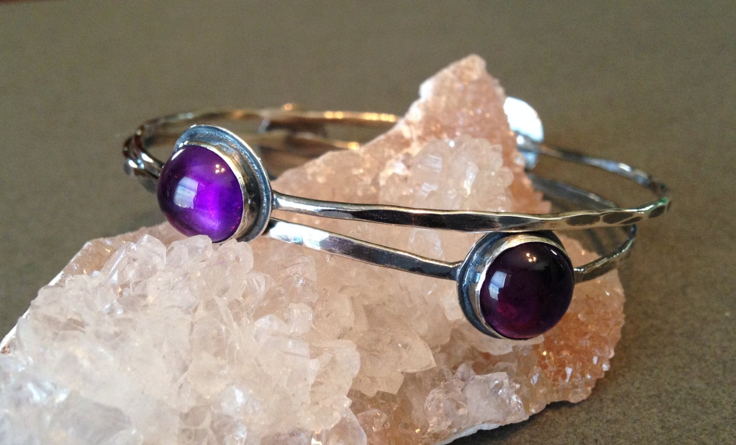 Amethyst Armreif Handgemachter Edelsteinschmuck Aus Oxidiertem Sterlingsilber Amethyst Armreif Handgemachter Edelsteinschmuck Aus Oxidiertem Sterlingsilber von MyFascinationStreet