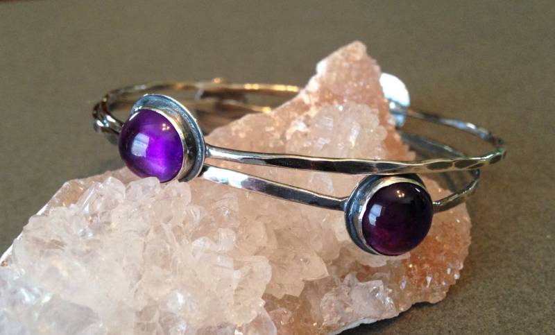Amethyst Armreif Handgemachter Edelsteinschmuck Aus Oxidiertem Sterlingsilber Amethyst Armreif Handgemachter Edelsteinschmuck Aus Oxidiertem Sterlingsilber von MyFascinationStreet