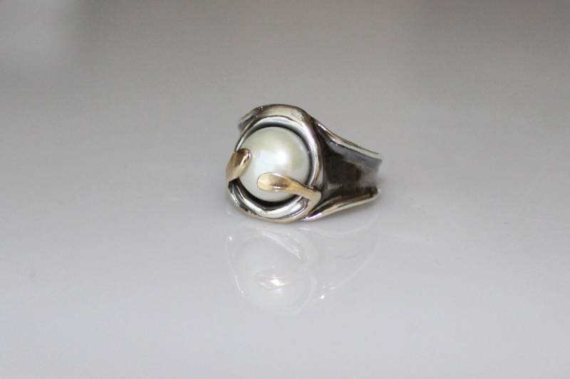 Creme Mabe Perlenring Oxidiertes Sterlingsilber & 10K Gold Creme Mabe Perlenring Oxidiertes Sterlingsilber & 10K Gold von MyFascinationStreet