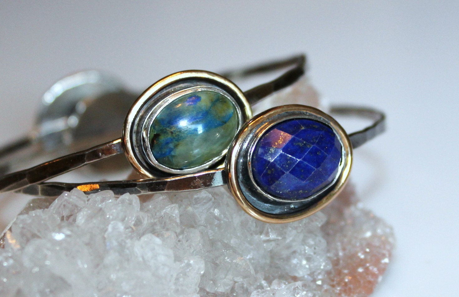 Lapis Und Azurit Armreif Handgemachter Schmuck Aus Mischmetall Lapis Und Azurit Armreif Handgemachter Schmuck Aus Mischmetall von MyFascinationStreet