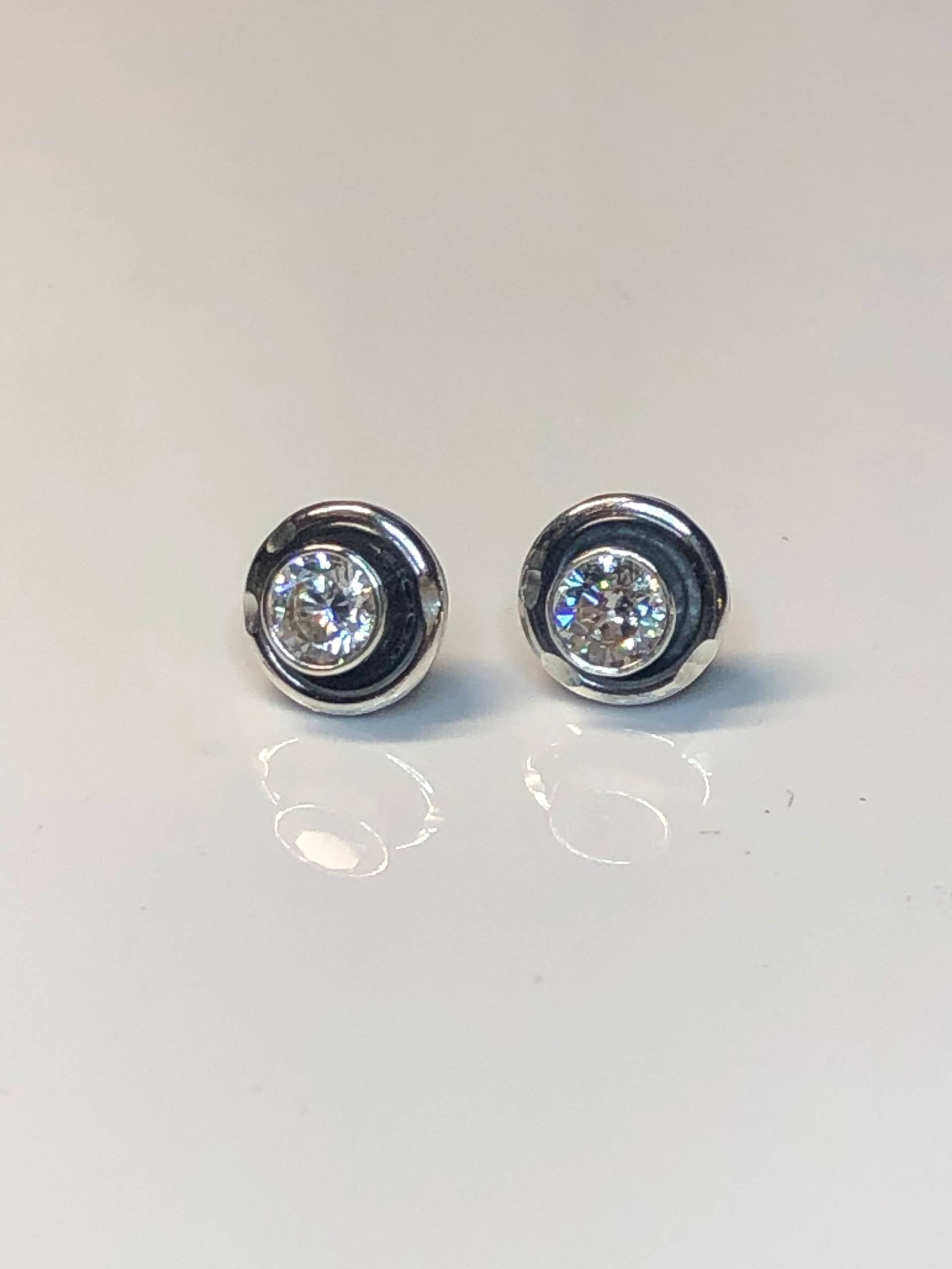 Oxidierte Sterling Silber Solitär Ohrringe Weißer Topas Oder Cz Ohrstecker Oxidierte Sterling Silber Solitär Ohrringe Weißer Topas Oder Cz Ohrstecker von MyFascinationStreet