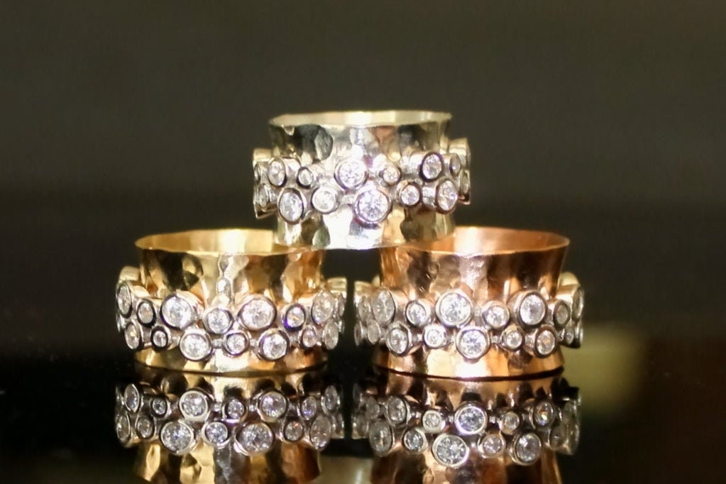 Zirkonia Spinner Ring Gehämmertes 14K Gold Meditationsband Zirkonia Spinner Ring Gehämmertes 14K Gold Meditationsband von MyFascinationStreet