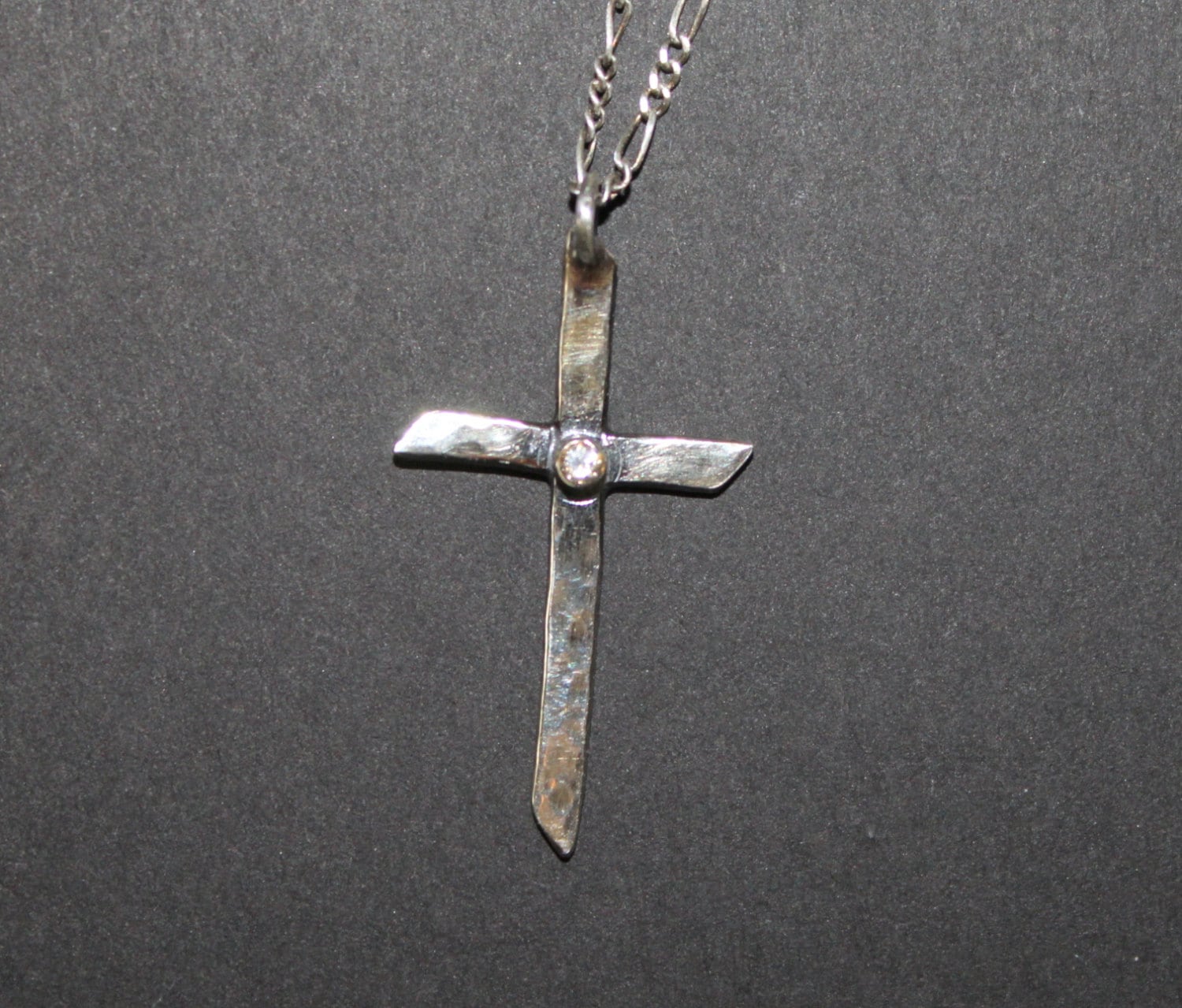 sterling Silber Diamant Kreuz Halskette Gehämmert Anhänger, 18-Zoll-Kette sterling Silber Diamant Kreuz Halskette Gehämmert Anhänger, 18-Zoll-Kette von MyFascinationStreet