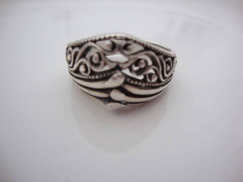 Filigraner 925Er Sterlingsilber-Ring Im Jugendstil-Stil in V-Form Filigraner 925Er Sterlingsilber-Ring Im Jugendstil-Stil in V-Form von MyFavoriteKeepsakes
