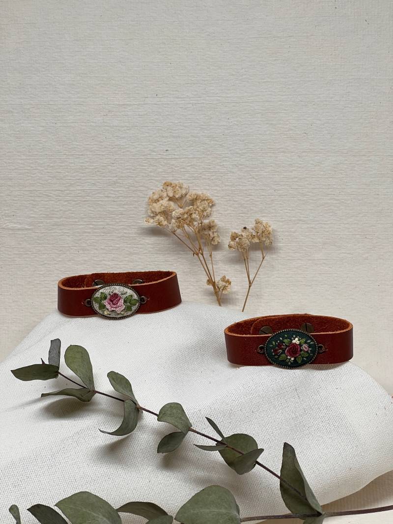 Hand Besticktes Blumen Lederarmband, Ein Tolles Geschenk Für Sie von MyFazyStudio