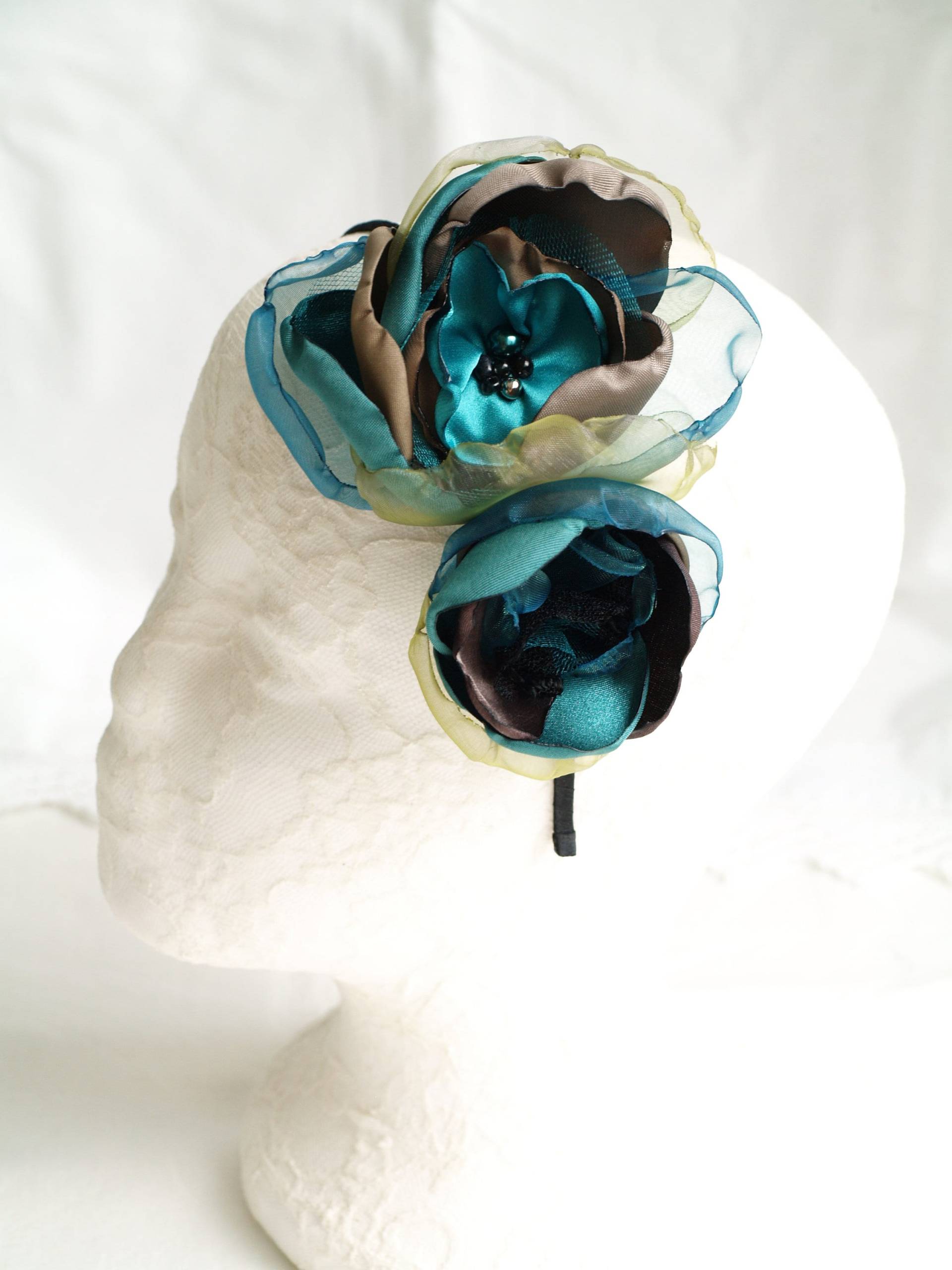 Blaugrünes Blumen Haarband Seidenblumen Fascinator, Schwarze Spitze Tiara Blaugrünes Blumen Haarband Seidenblumen Fascinator, Schwarze Spitze Tiara von MyFlowerAccessories