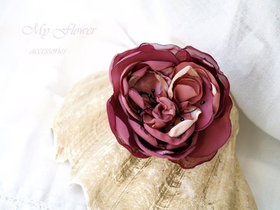 Dusty Mauve Fabric Flower Pin Anstecknadel Oder Haarclip Dusty Mauve Fabric Flower Pin Anstecknadel Oder Haarclip von MyFlowerAccessories