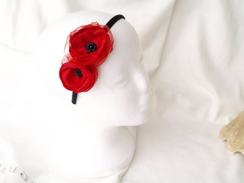 Rote Mohnblumen Haarband Schwarzes & Rotes Haarteil Rote Mohnblumen Haarband Schwarzes & Rotes Haarteil von MyFlowerAccessories