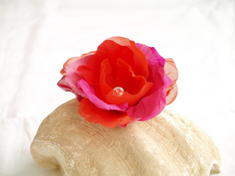 Seiden-Blumen-Brosche in Magenta Orange Handgemachte Blumen-Haarspange Seiden-Blumen-Brosche in Magenta Orange Handgemachte Blumen-Haarspange von MyFlowerAccessories
