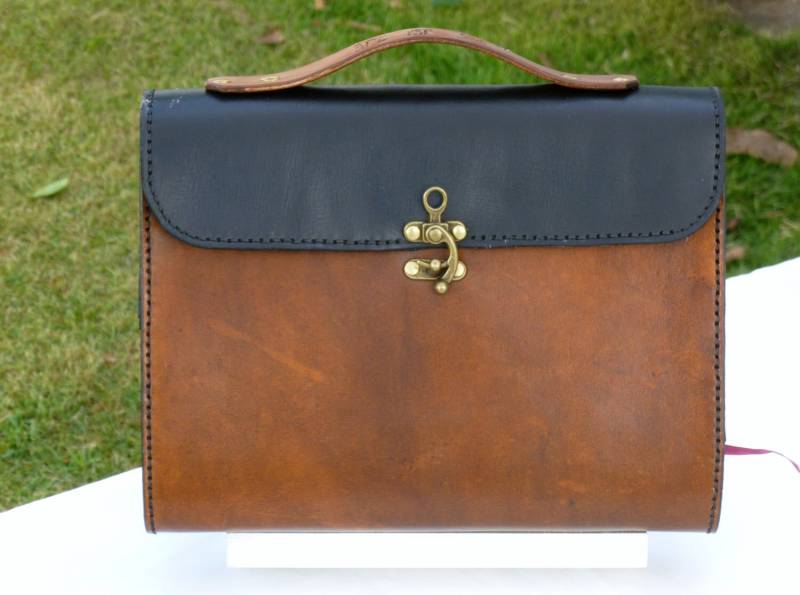 Aus Meiner "Black & Line" Bibelhülle | Spezialanfertigung Für Deine Bibel Aus Meiner "Black & Line" Bibelhülle | Spezialanfertigung Für Deine Bibel von MyForeverLeather