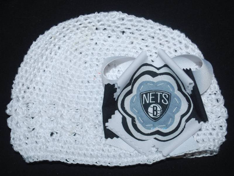 Brooklyn Nets Stoffblumen Häkelmütze Für Neugeborene von MyGreatEscape