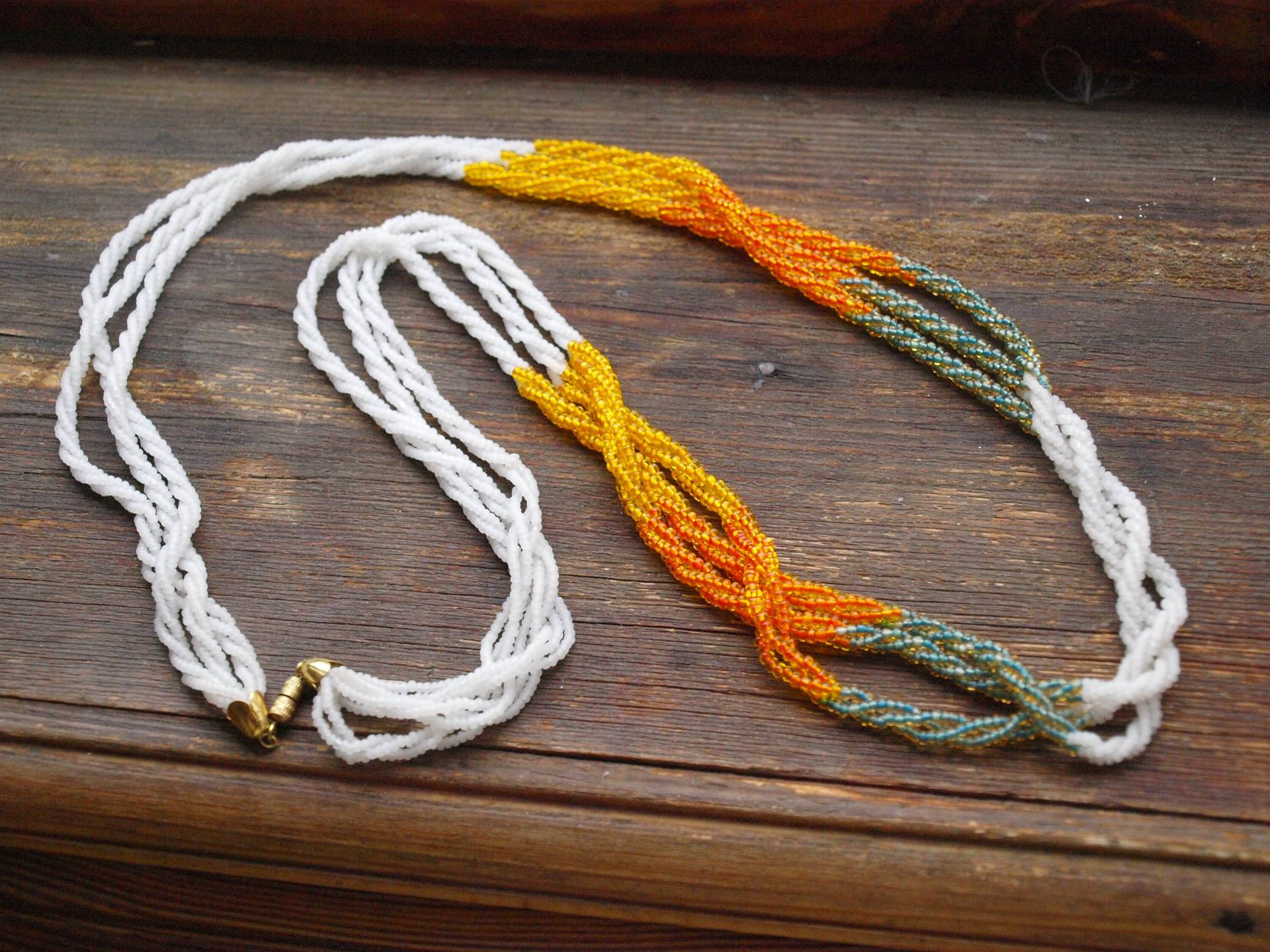 Vintage 1960S Perlenkette Gelbe, Grüne, Und Weiße Kunststoffperlen Vintage 1960S Perlenkette Gelbe, Grüne, Und Weiße Kunststoffperlen von MyHappyFinds