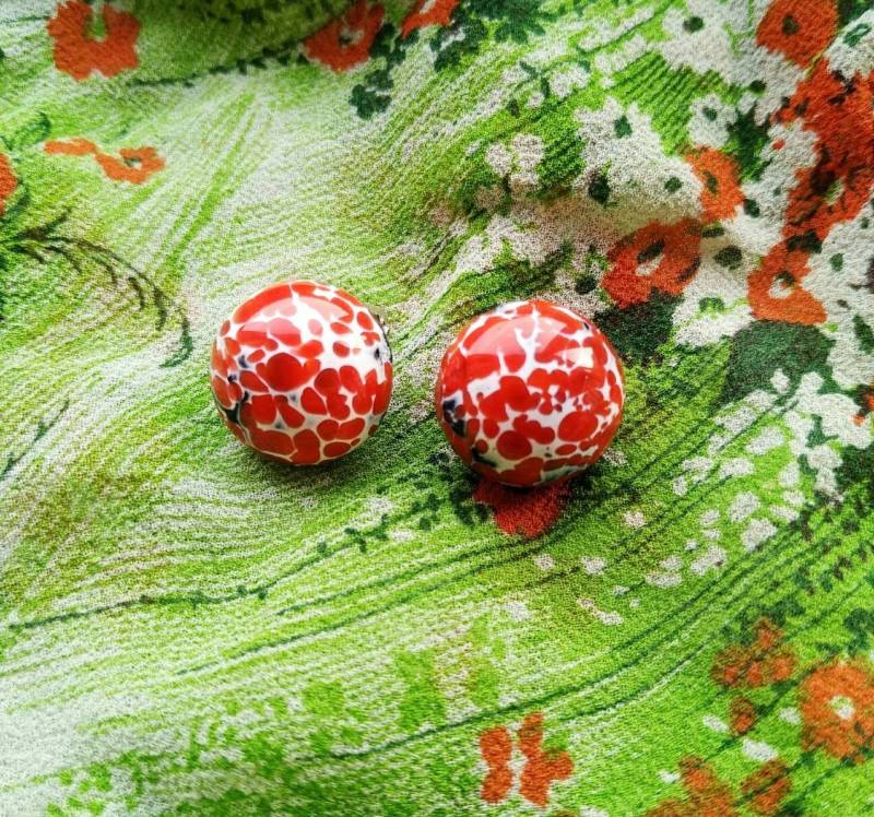 Vintage Keramik Ohrclips Rotes Abstraktes Pünktchen-Design Vintage Keramik Ohrclips Rotes Abstraktes Pünktchen-Design von MyHappyFinds