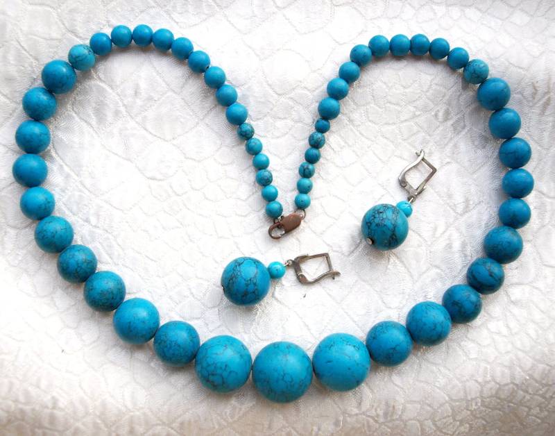 Vintage Türkis Schmuck Set Perlenkette Und Ohrringe Vintage Türkis Schmuck Set Perlenkette Und Ohrringe von MyHappyFinds