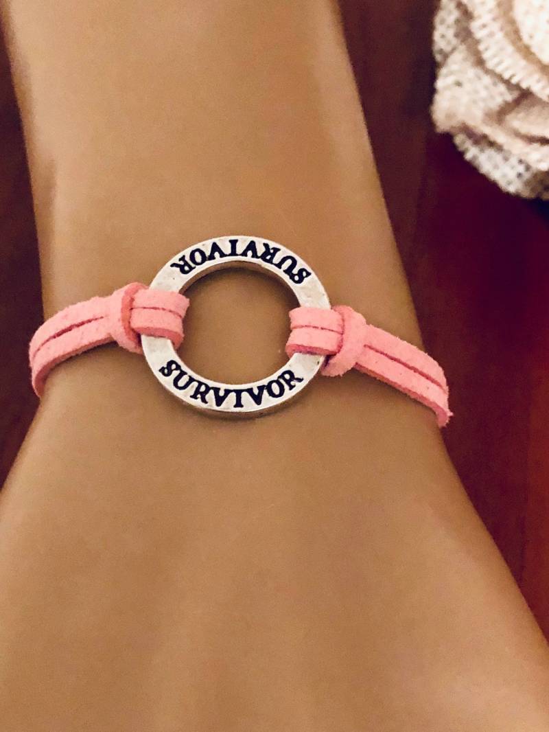 Survivor Rosa Armband von MyJoyfulSomethings