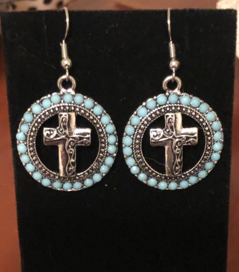 Türkis Farbe Perle & Kreuz Ohrringe von MyJoyfulSomethings