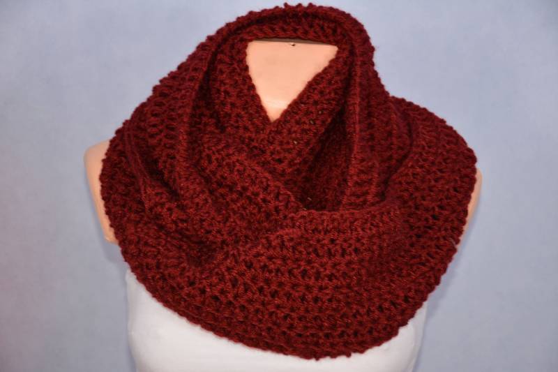 Häkeln Infinity Schal Hals Wärmer Burgund Wählen Sie Ihre Farbe von MyKnitCroch