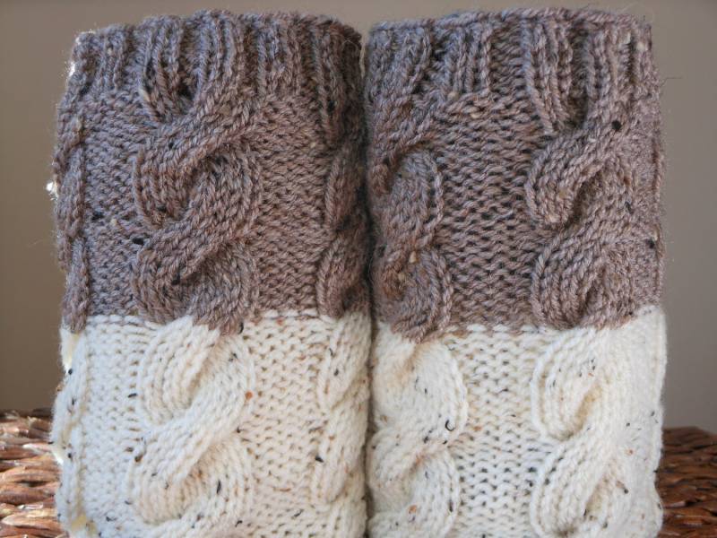 Handgestrickte Boot Manschetten Beinwärmer 2In1 Creme Und Beige Tweed von MyKnitCroch