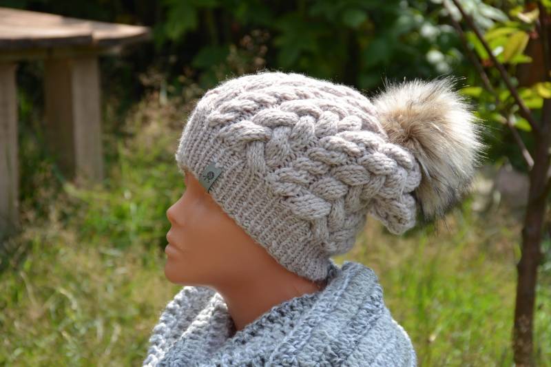 Kabel Von Hand Strickmütze Mit Faux Pelz Pom Hut Grobstrick Beanie Mütze Gestrickt Damen Winter Warme Beige von MyKnitCroch