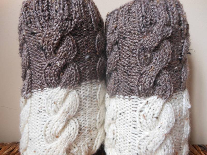 Von Hand Gestrickte Boot Manschetten Stulpen 2 in 1 Beige Und Haferflocken von MyKnitCroch