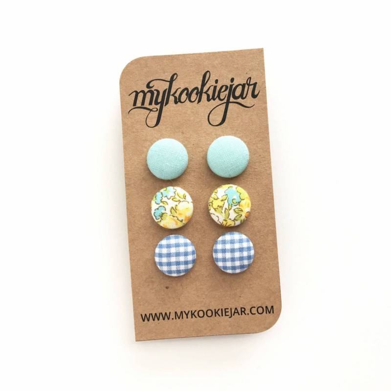 Blau Gelb Ohrstecker, Gingham Plaid, Blaue Ohrringe, Ohrringe Mit Stoff Knopf, Blumen Floral Ohrstecker von MyKookieJar
