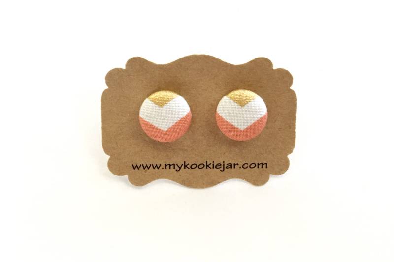 Gold Und Orange Chevron Ohrstecker, Stoff Ohrringe, Boho Statement Schmuck, Nickelfreie Ohrstecker Oder Clip-Ons Für Mädchen Gold Und Orange Chevron Ohrstecker, Stoff Ohrringe, Boho Statement Schmuck, Nickelfreie Ohrstecker Oder Clip-Ons Für Mädchen von MyKookieJar