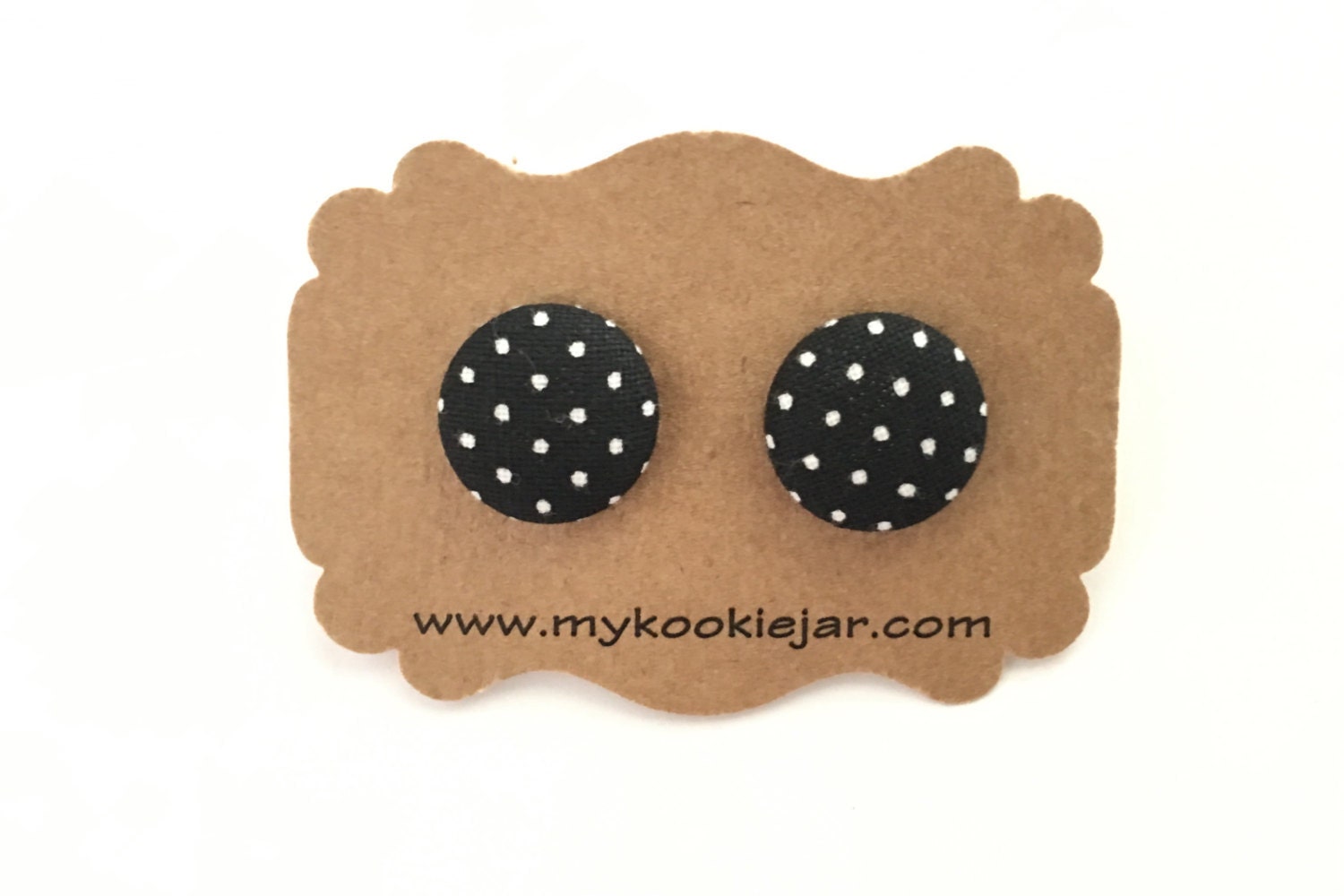 Monochrome Schwarz Weiß Ohrringe, Pin Dots Stoff Bezogene Knopf Schwarze Ohrstecker, Nickelfreie Leichtgewicht von MyKookieJar