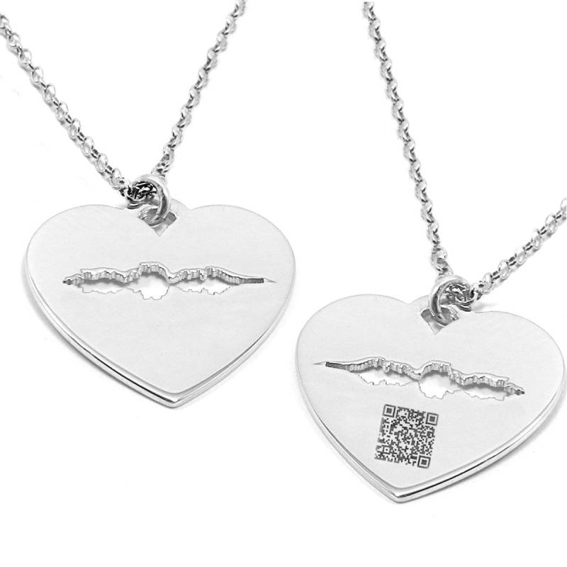 Halskette Aus Platiniertem Sterlingsilber Mit Geschliffener Schallwelle Auf Einem Herzen Und Eingraviertem Qr-Code Der Rückseite von MyKosmima