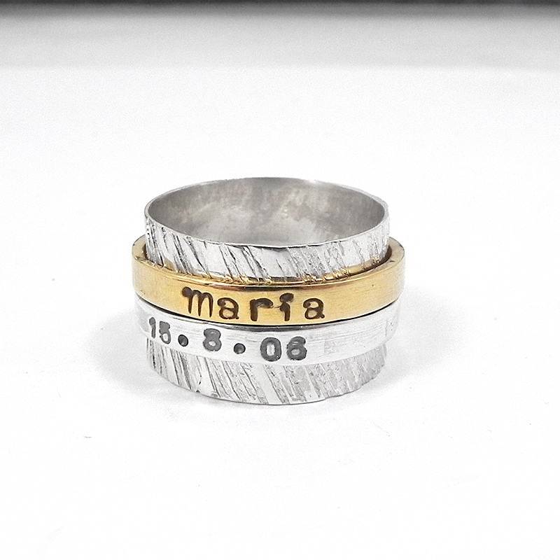 Silber Drehring, Handgemachter Gehämmerter Ring, Namensring, Datumsring, Personalisierter Vergoldeter Silberring von MyKosmima
