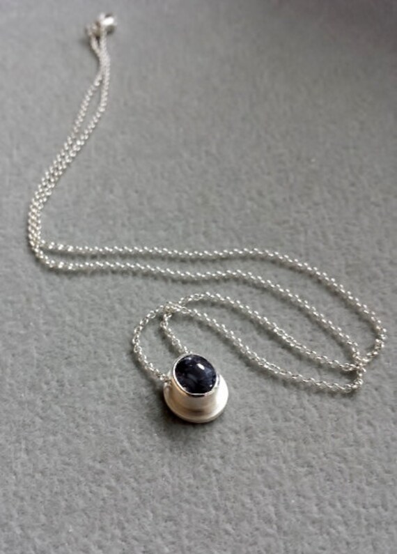 Feiner Schmuck Handgefertigt Eis Sterling Silber Anhänger Mit Natürlichen Facettierten Blau Lila Spinell von MyLapisBox