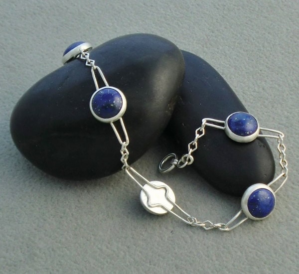 Handgemachte Sterling Silber Armband Mit 10mm Lapis Cabochons von MyLapisBox