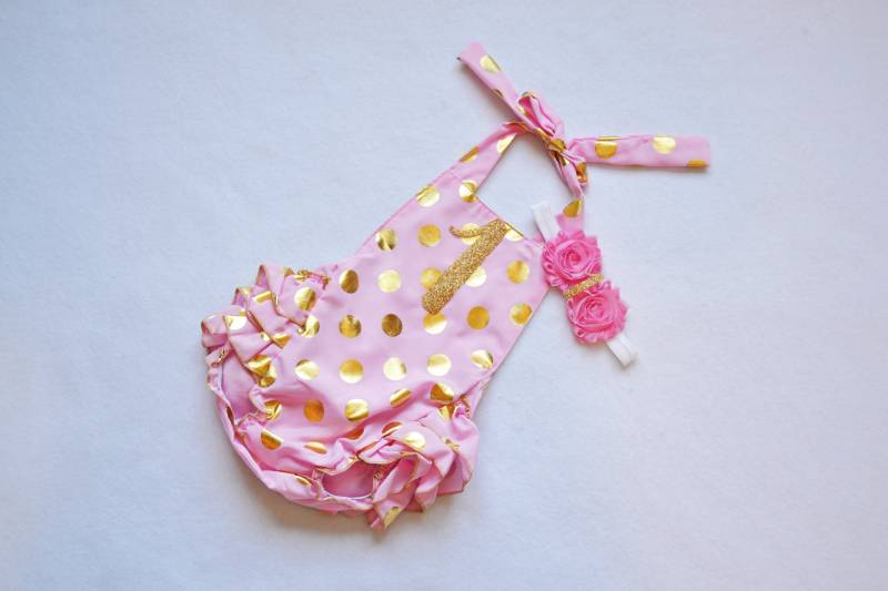 1. Geburtstag Strampler - Mädchen Outfit Rosa Und Gold Polka Dot Rosa Gold von MyLiLPeanutDesigns
