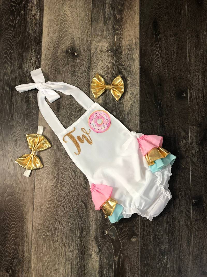 Mädchen Donut 2. Geburtstag Outfit - Strampler Rosa Gold Zwei von MyLiLPeanutDesigns