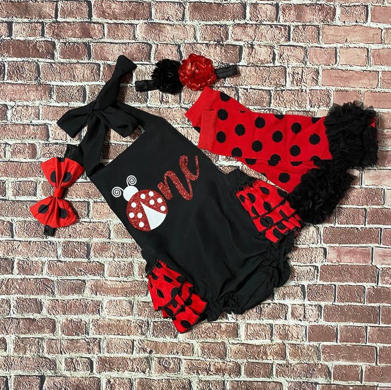 Mädchen Marienkäfer 1. Geburtstag Outfit - Strampler Roter Geburtstagsthema Personalisiert von MyLiLPeanutDesigns